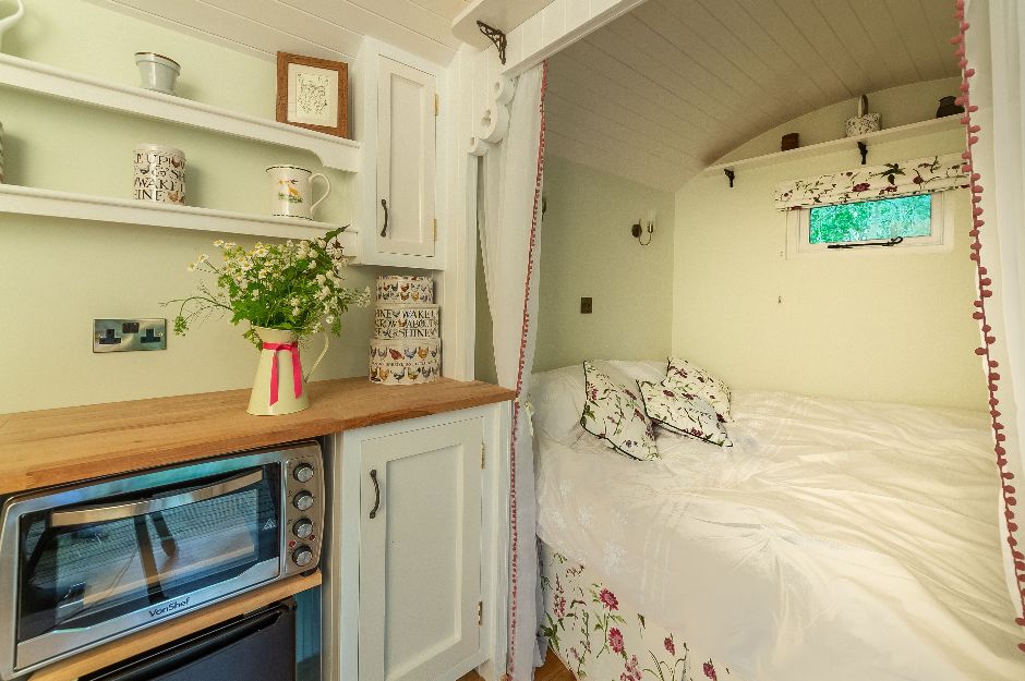 Woodland Retreat Shepherd’s Hut For Two